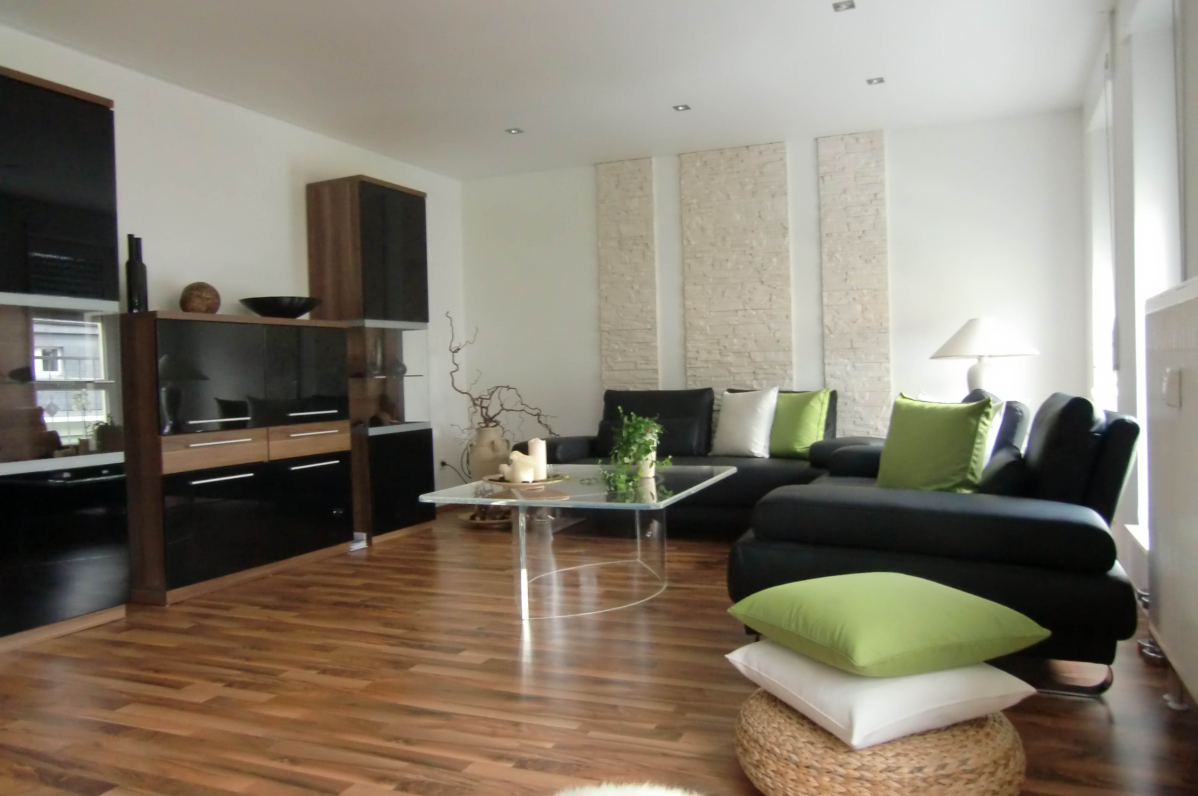 Matte Spanndecke im modernen Raum